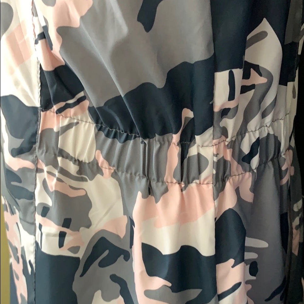 New Balance Women’s Abstract Camo Hooded Cinch Waist Jacket - Picture 5 of 14